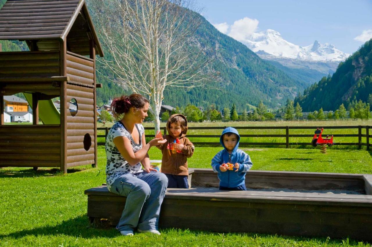 Moderne Dachwohnung Naehe Zermatt Mit Balkon Täsch Esterno foto