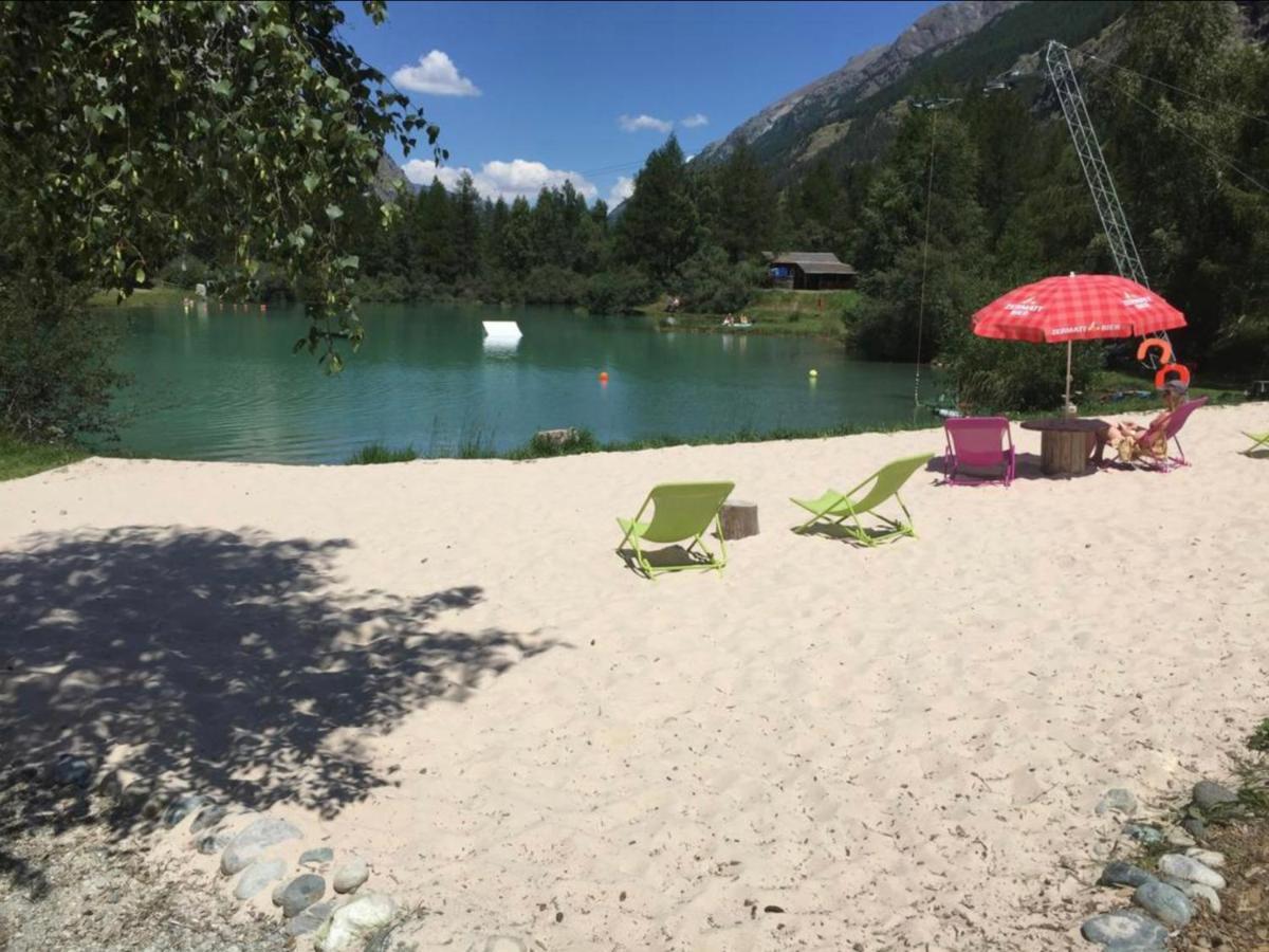 Moderne Dachwohnung Naehe Zermatt Mit Balkon Täsch Esterno foto