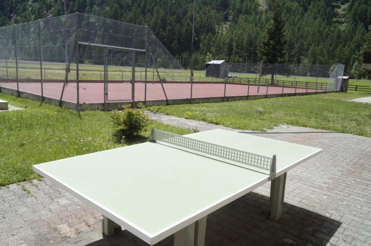 Moderne Dachwohnung Naehe Zermatt Mit Balkon Täsch Esterno foto