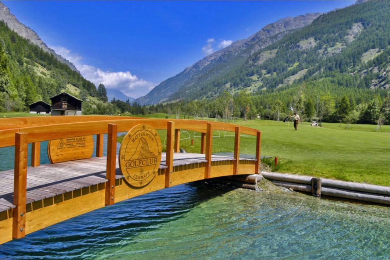 Moderne Dachwohnung Naehe Zermatt Mit Balkon Täsch Esterno foto