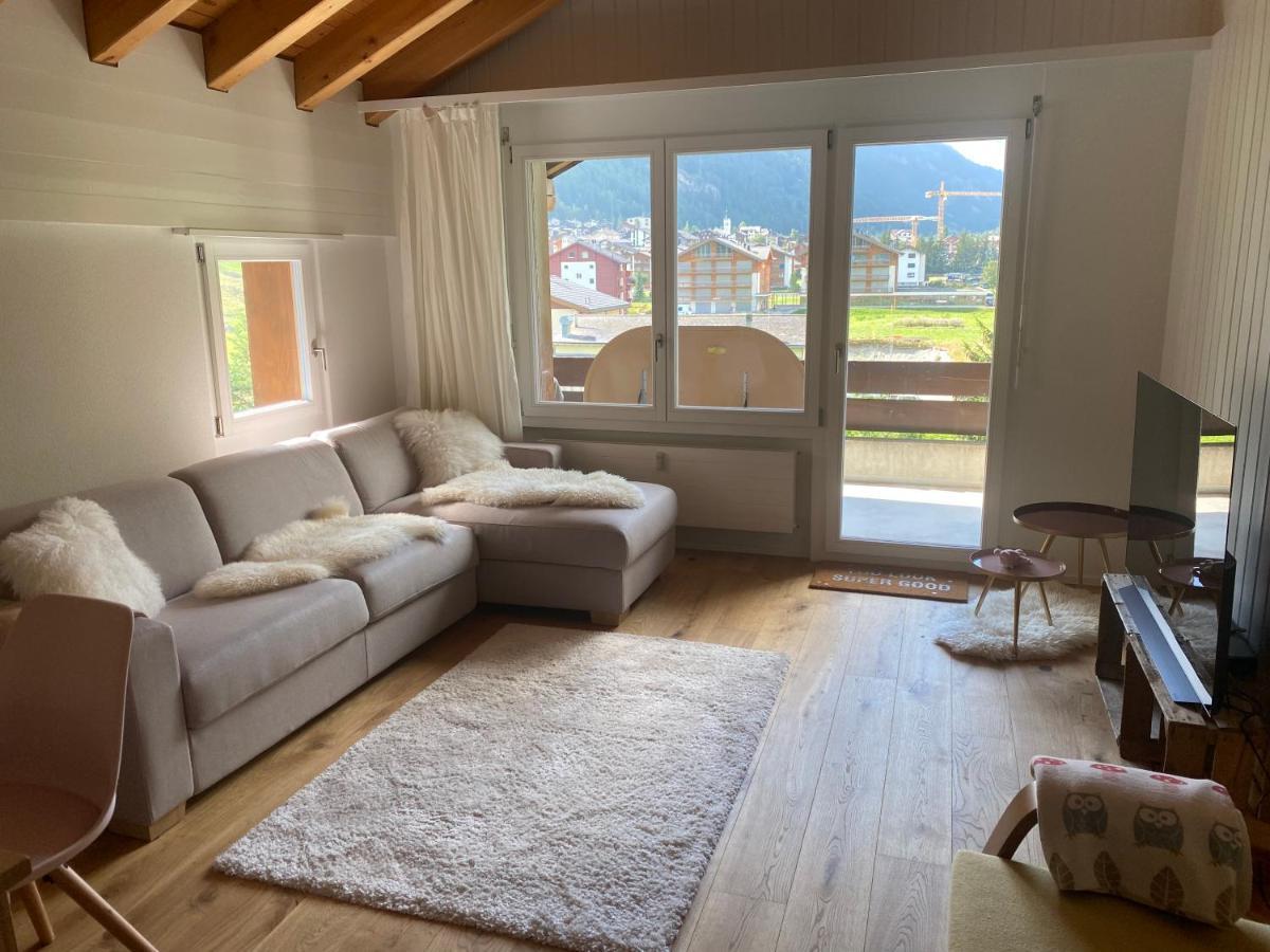 Moderne Dachwohnung Naehe Zermatt Mit Balkon Täsch Esterno foto
