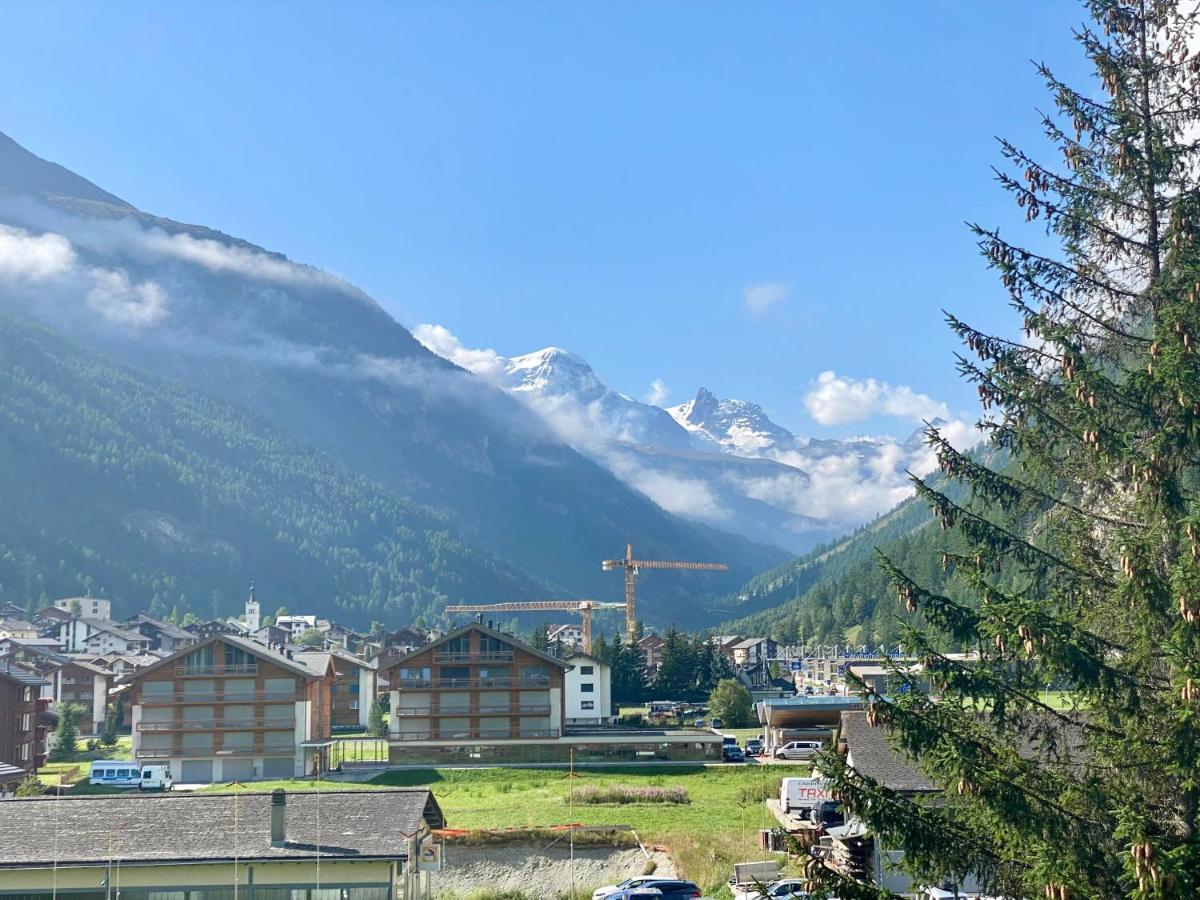 Moderne Dachwohnung Naehe Zermatt Mit Balkon Täsch Esterno foto