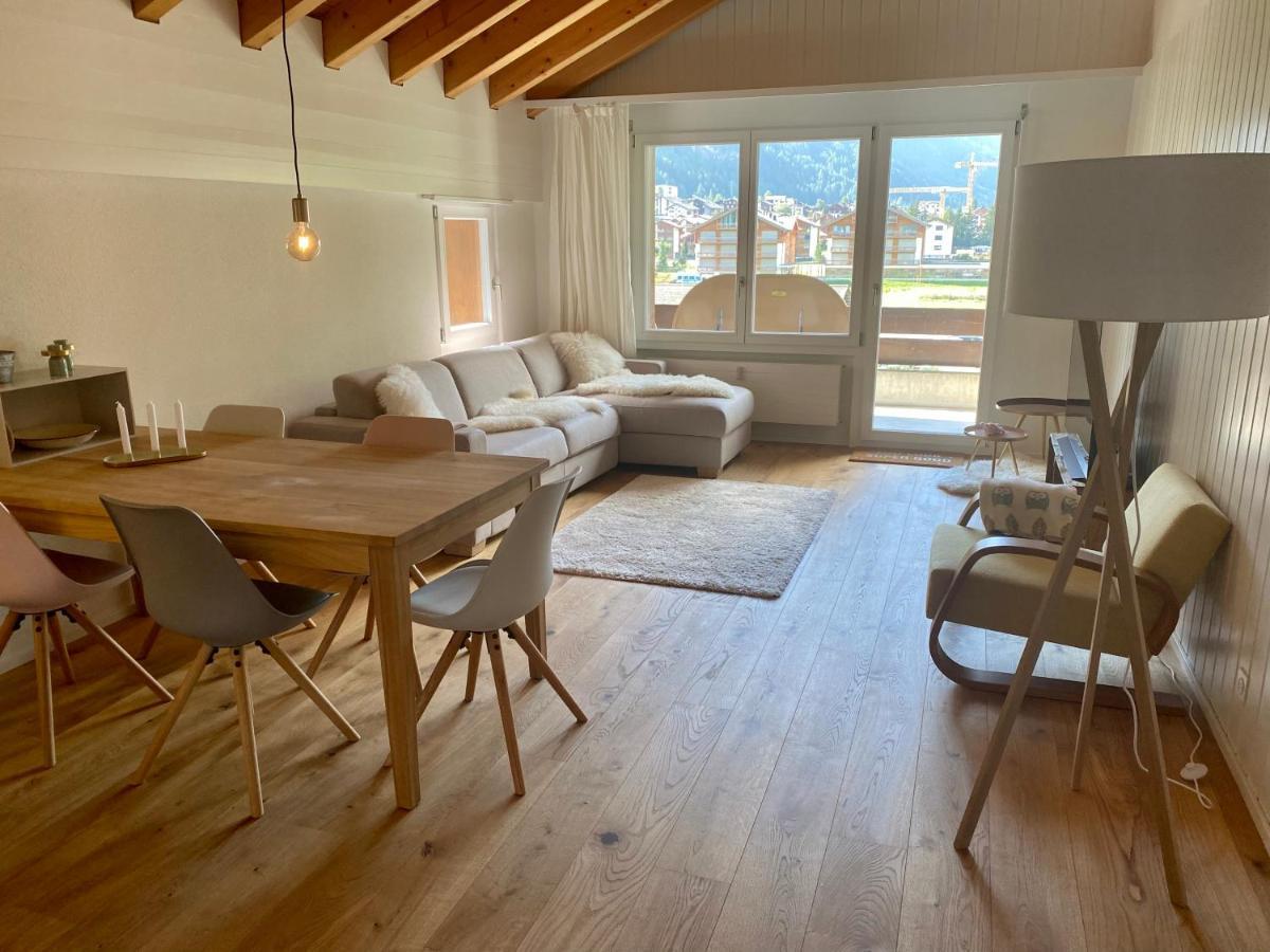 Moderne Dachwohnung Naehe Zermatt Mit Balkon Täsch Esterno foto