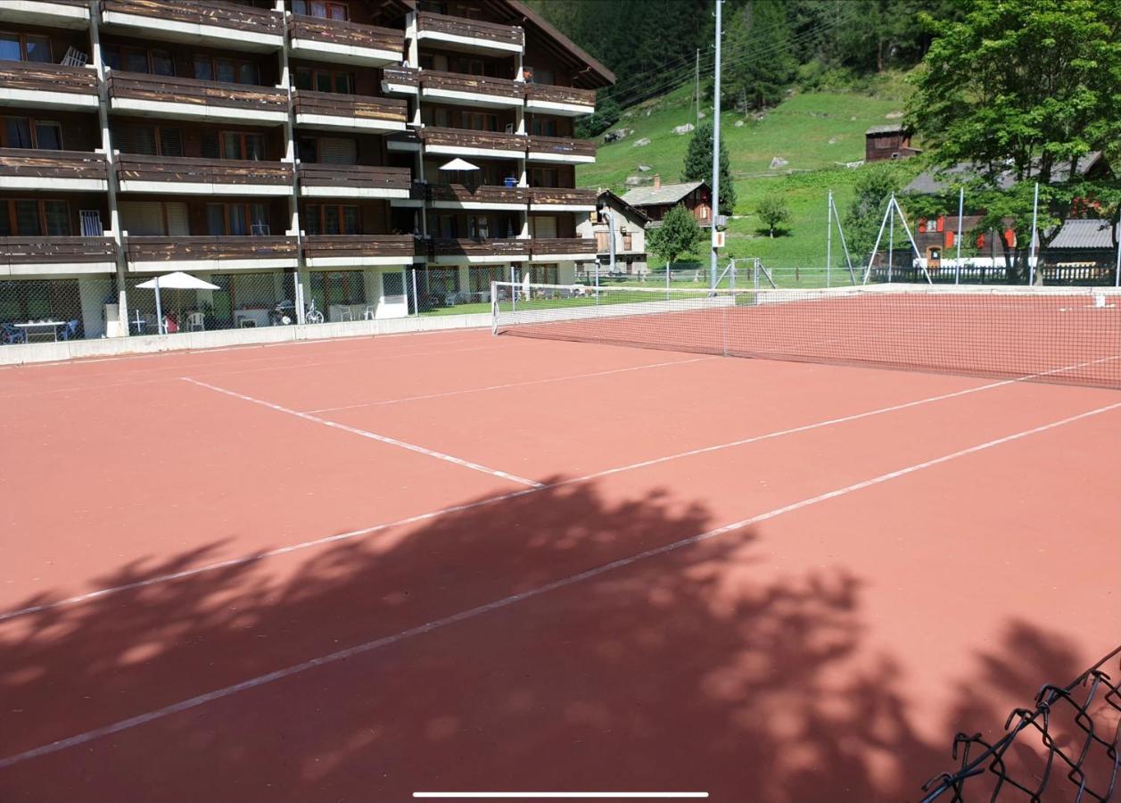 Moderne Dachwohnung Naehe Zermatt Mit Balkon Täsch Esterno foto