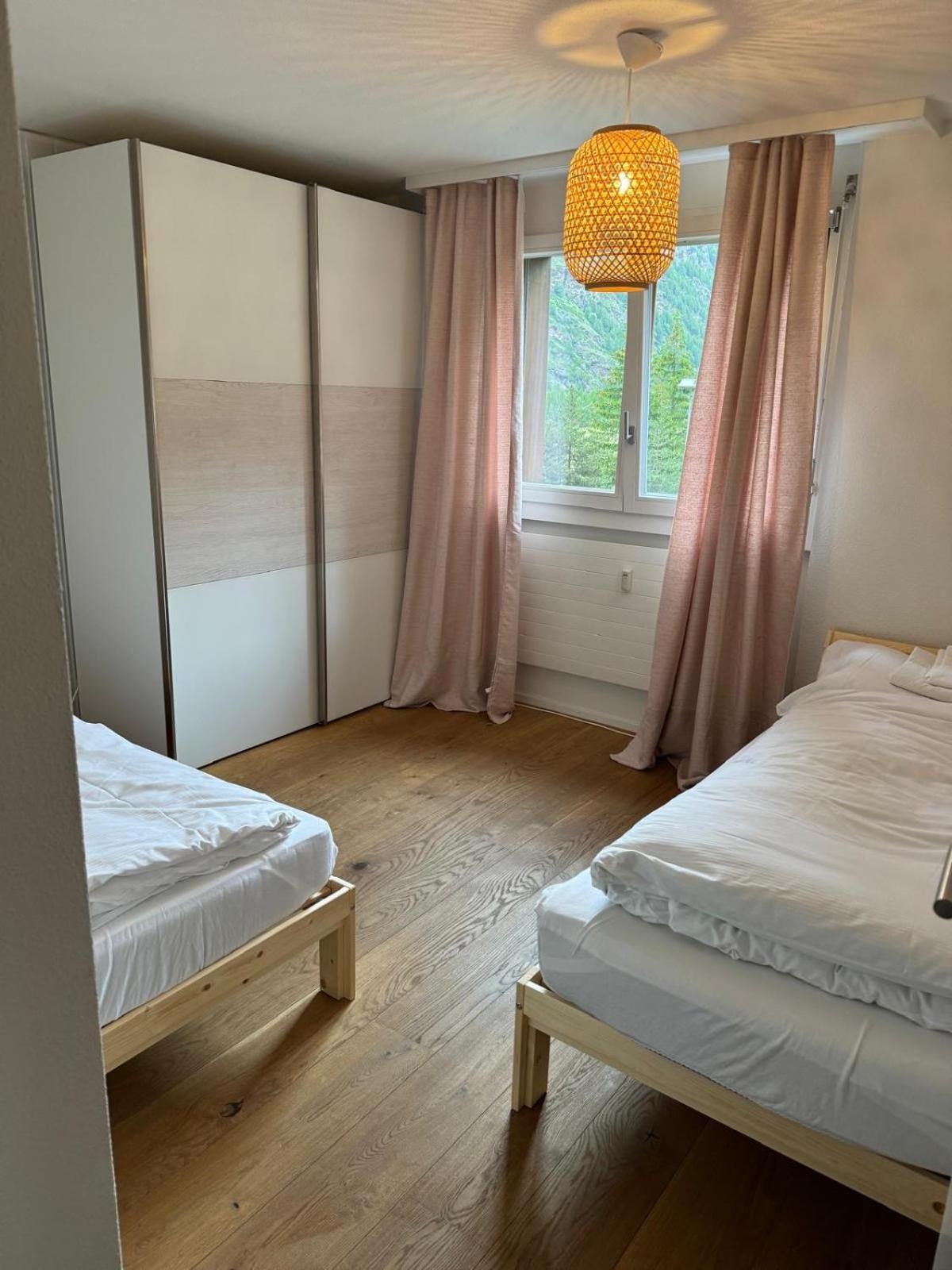 Moderne Dachwohnung Naehe Zermatt Mit Balkon Täsch Esterno foto